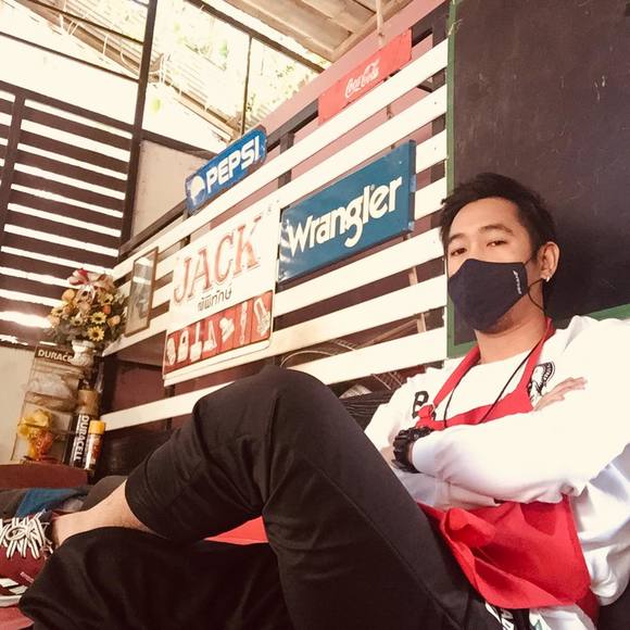 Poshmark profile picture for @nuttapong